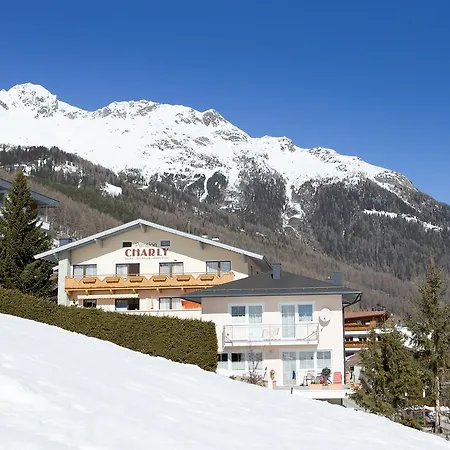 Charly Проживання в сім'ї *